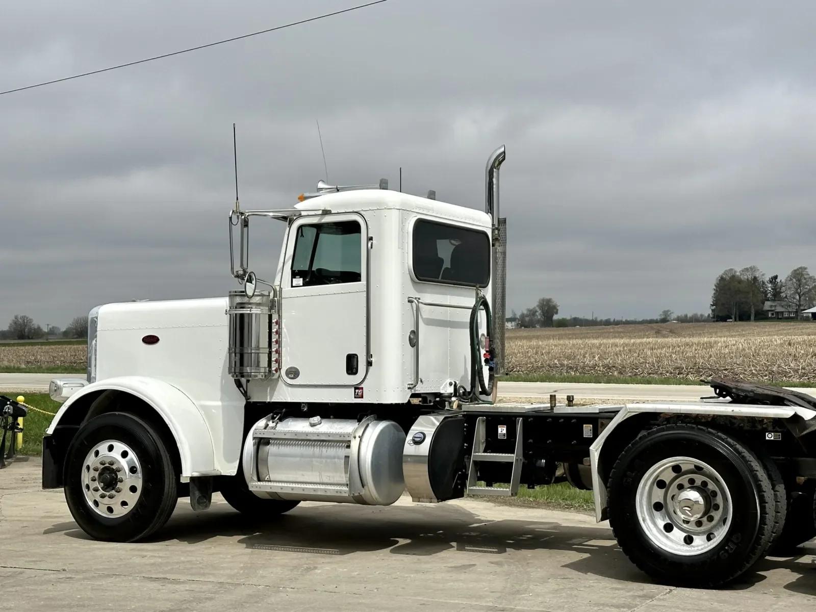 2020 Peterbilt 389 in New Lenox, IL — photo 8
