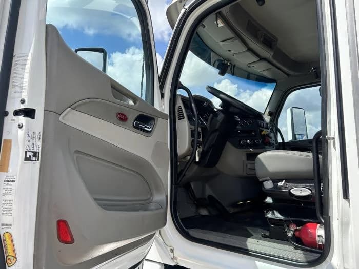 2020 Peterbilt 567 in Houston, TX — photo 25