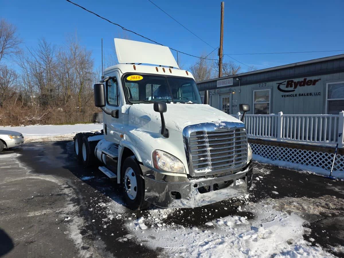 2018 Freightliner Cascadia in Bensalem, PA — photo 3