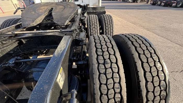 2022 Peterbilt 579 in El Paso, TX — photo 10