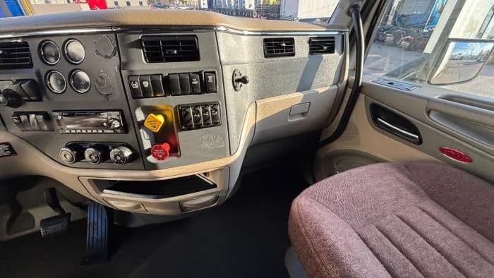 2022 Peterbilt 579 in El Paso, TX — photo 16