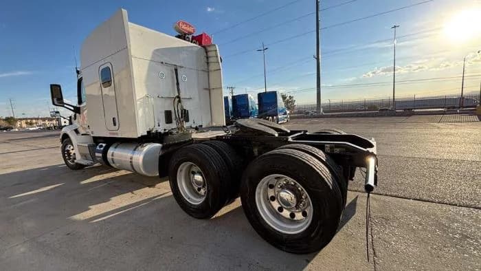 2022 Peterbilt 579 in El Paso, TX — photo 8