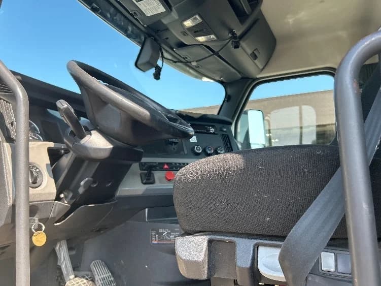 2019 Freightliner Cascadia in Flint, MI — photo 9