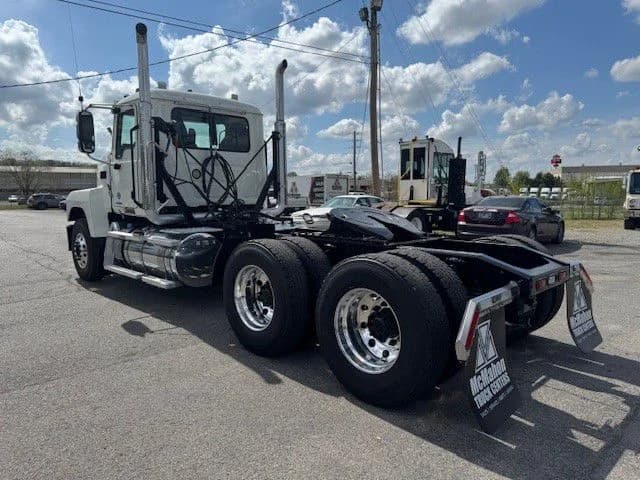 2021 Mack Pinnacle in La Vergne, TN — photo 8