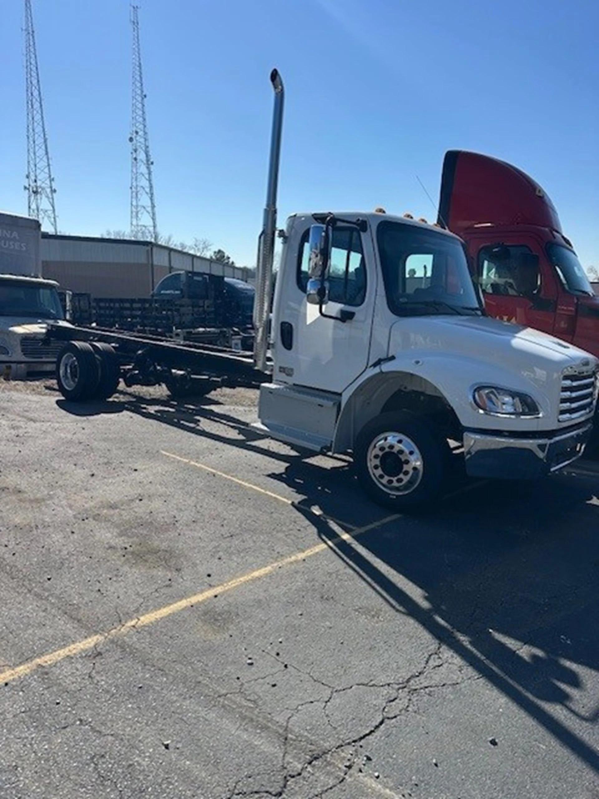 2025 Freightliner M2 106