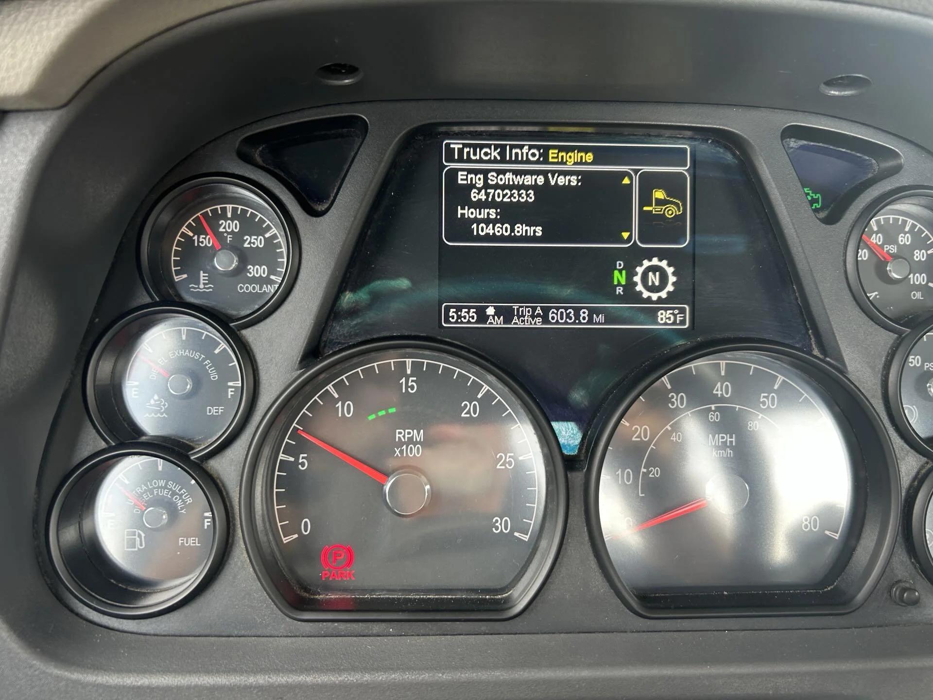 2021 Peterbilt 579 in Canton, OH — photo 15