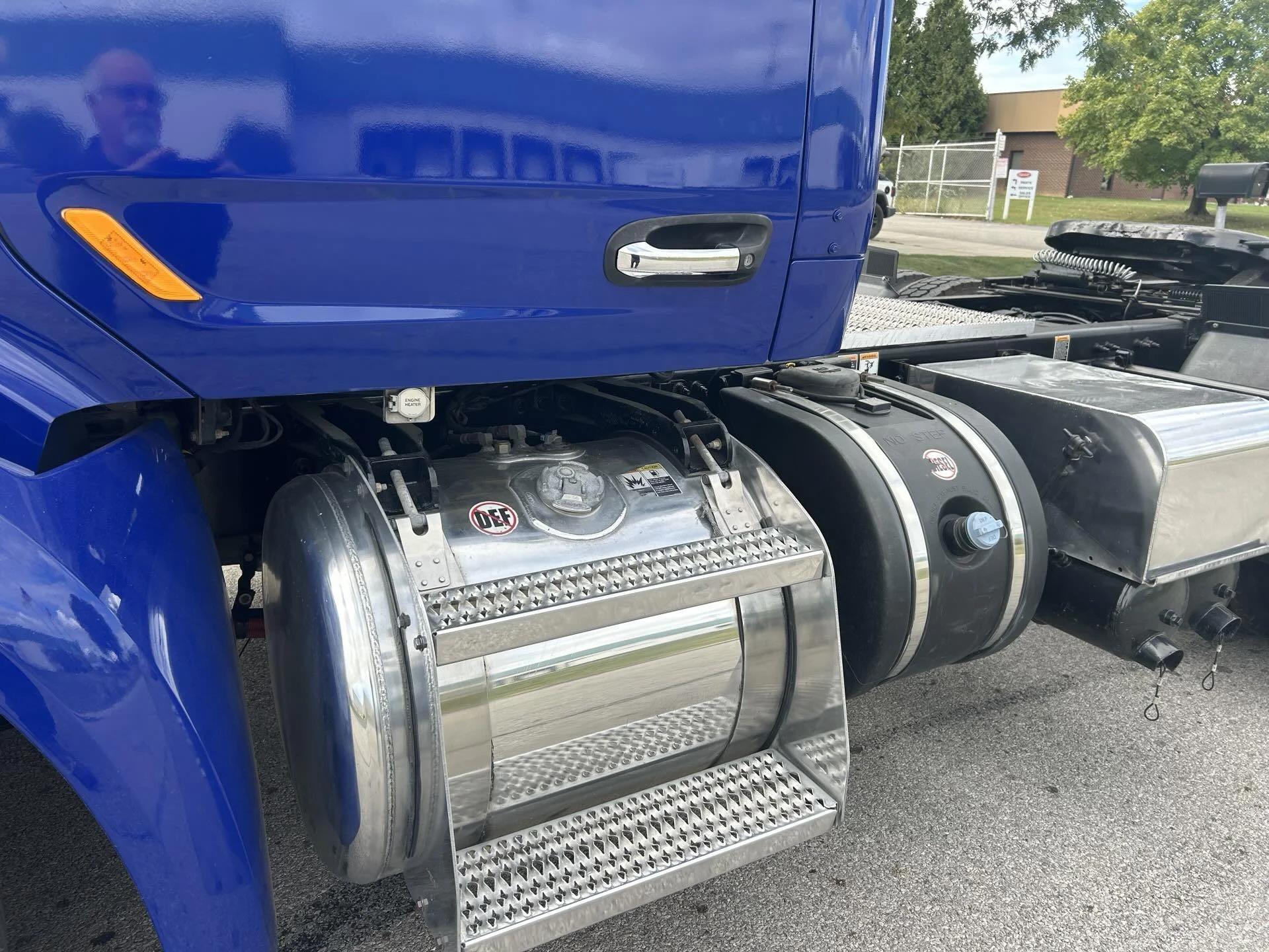 2021 Peterbilt 579 in Canton, OH — photo 7