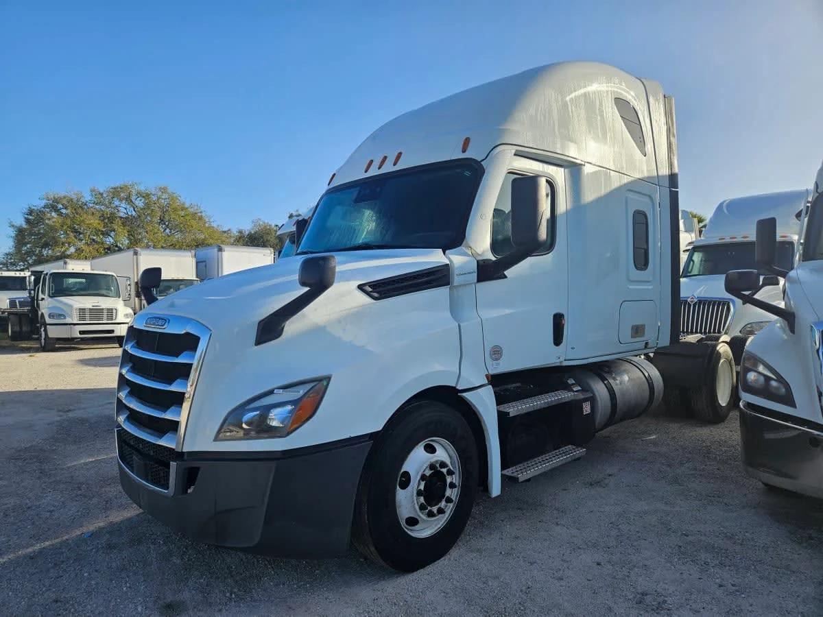 2022 Freightliner Cascadia in Orlando, FL