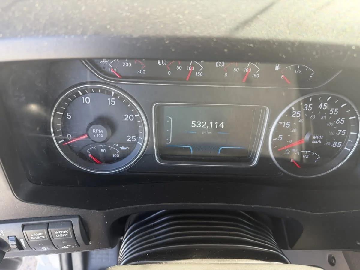 2020 International LT in Phoenix, AZ — photo 15