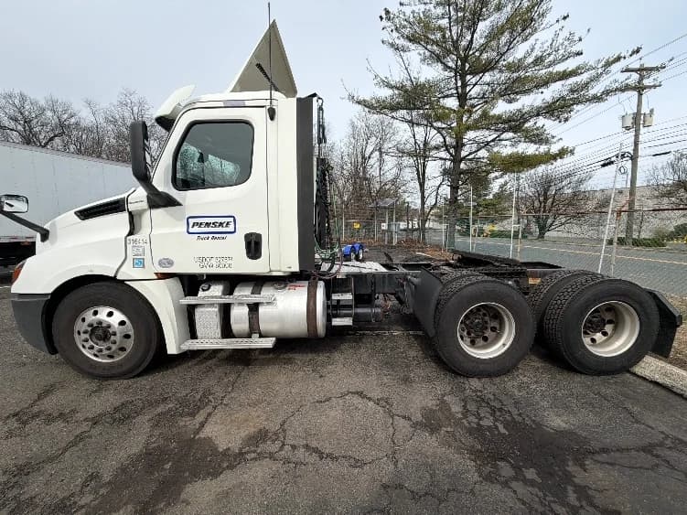 2018 Freightliner Cascadia in Edison, NJ — photo 4