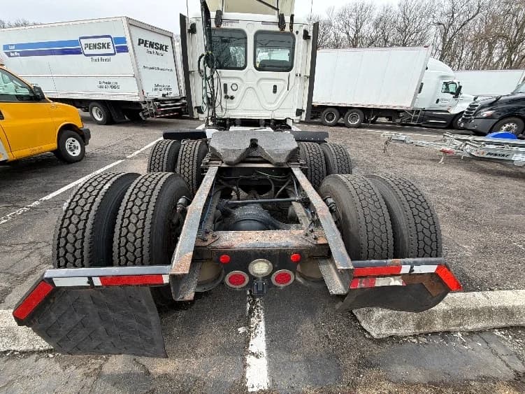 2018 Freightliner Cascadia in Edison, NJ — photo 6