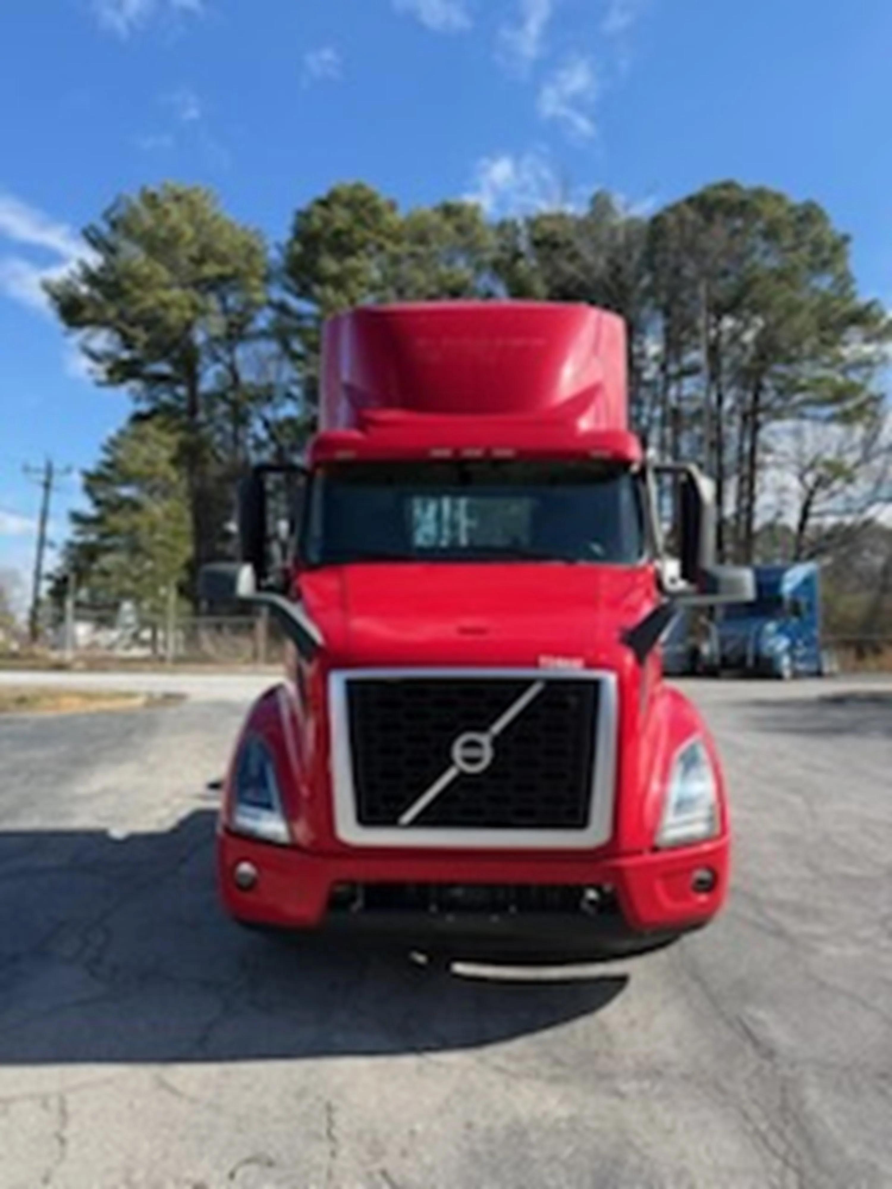 2021 Volvo VNR 640 in LA VERGNE, GA — photo 2