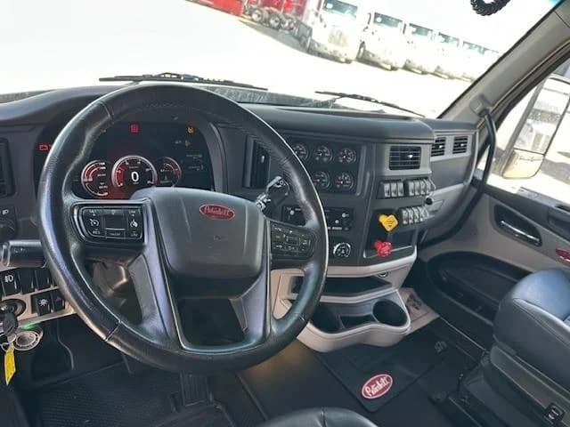 2025 Peterbilt 579 in Fontana, CA — photo 4