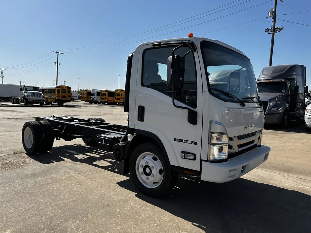 2025 Isuzu NRR in Oklahoma City, OK — photo 2