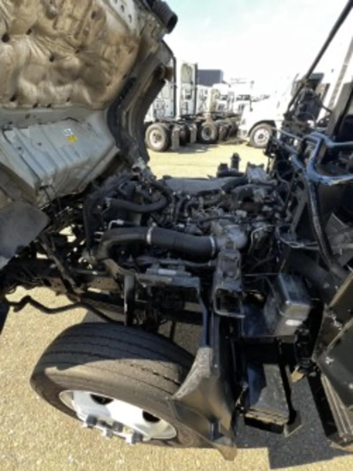 2019 Isuzu NRR in West Sacramento, CA — photo 9