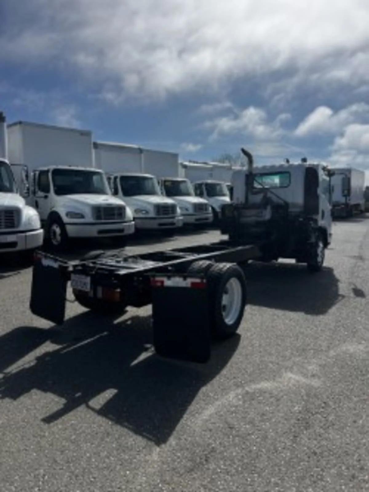 2019 Isuzu NRR in West Sacramento, CA — photo 4