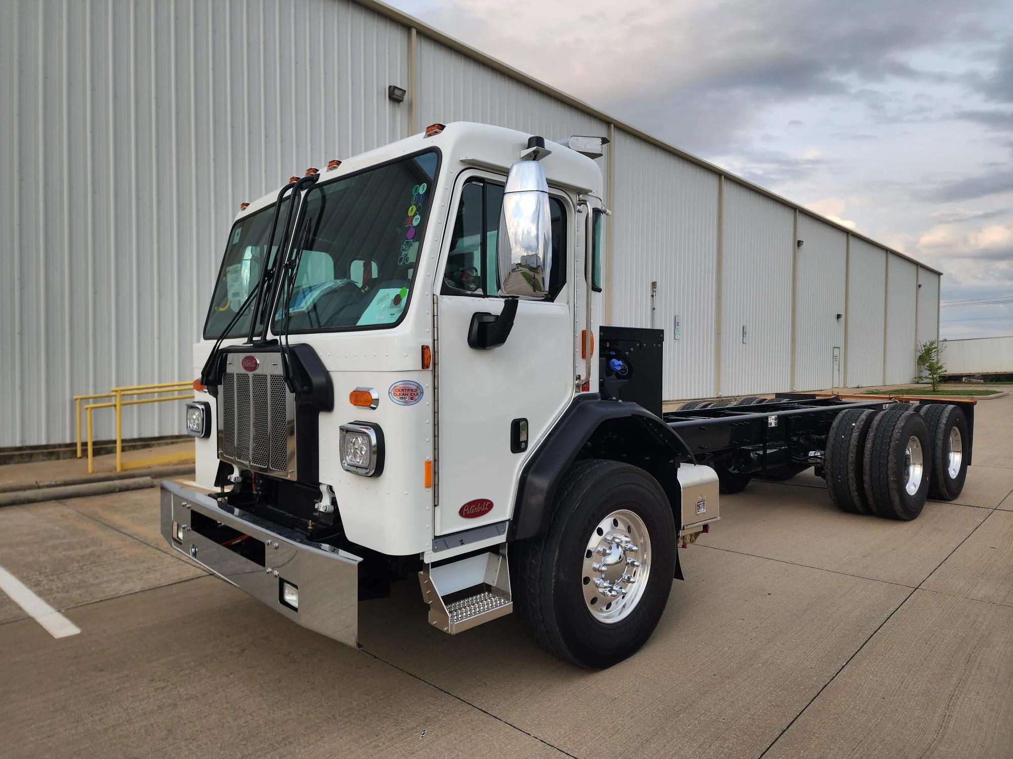 2026 Peterbilt 520