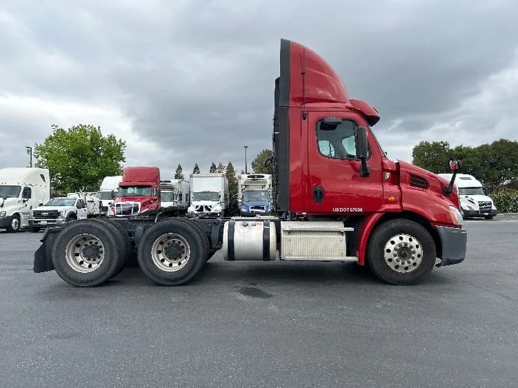 2018 Freightliner Cascadia in Gilroy, CA — photo 8