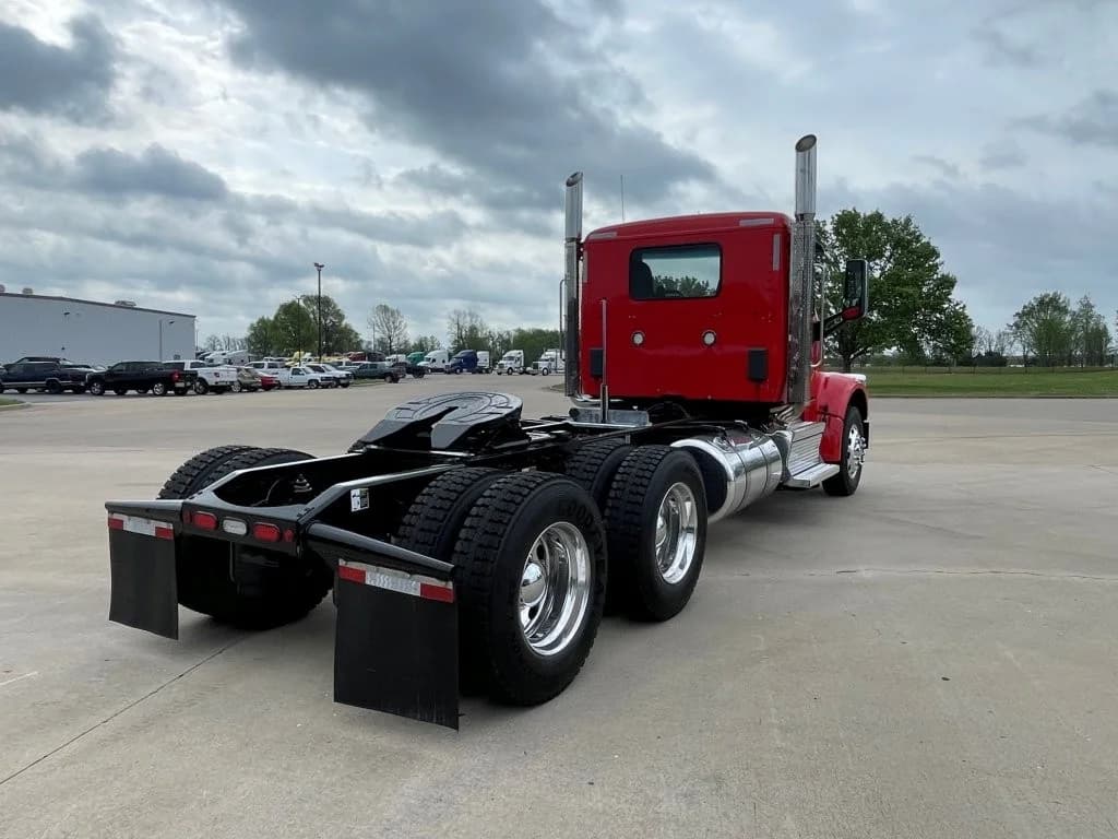 2021 Peterbilt 567 in Springfield, MO — photo 5