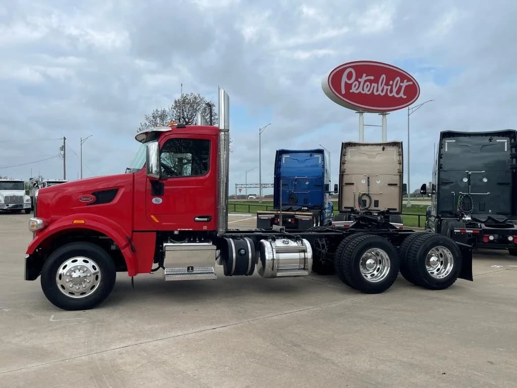 2021 Peterbilt 567 in Springfield, MO — photo 2