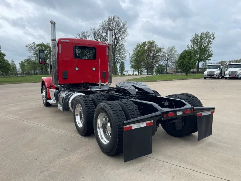 2021 Peterbilt 567 in Springfield, MO — photo 3