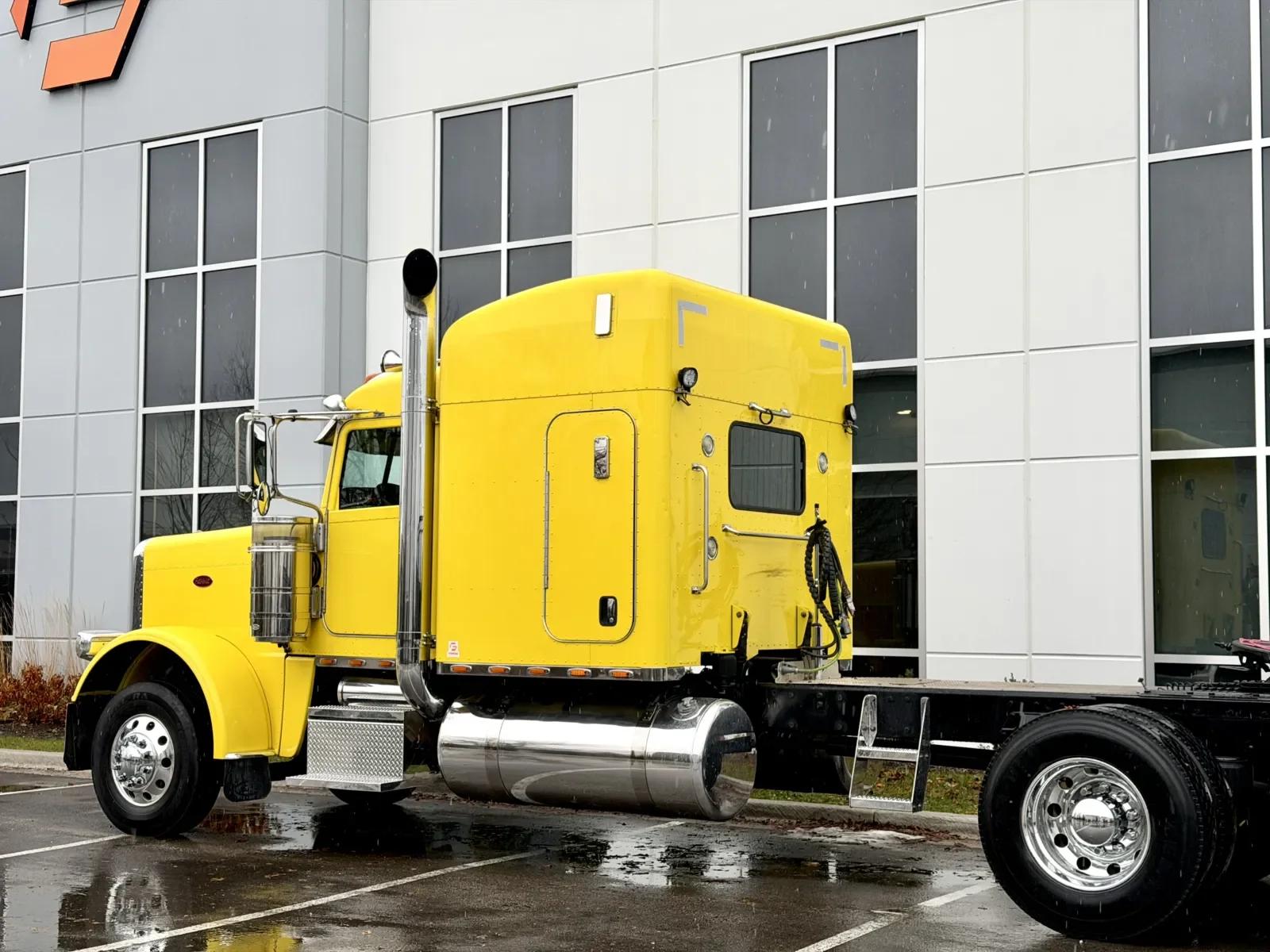 2014 Peterbilt 389 in New Lenox, IL — photo 8