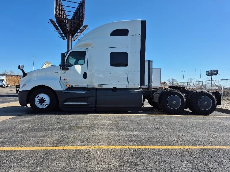 2023 International LT in La Porte, IN — photo 4
