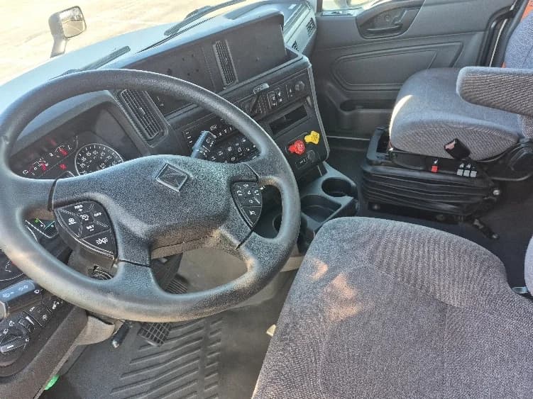 2023 International LT in La Porte, IN — photo 10