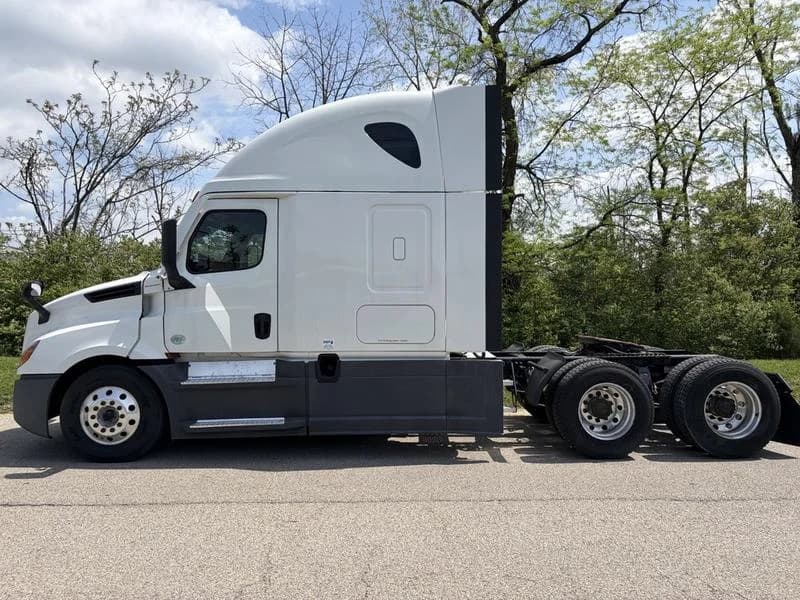2022 Freightliner eCascadia in Walton, KY — photo 8