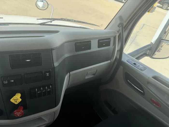 2019 Peterbilt 579 — photo 32
