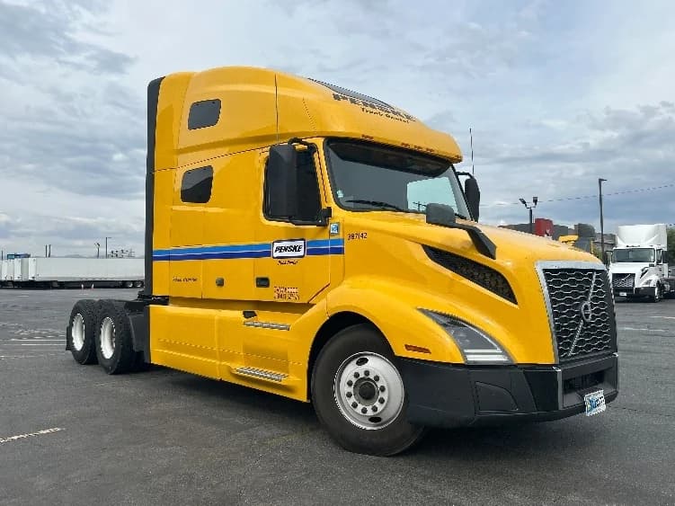 2022 Volvo VNL 760