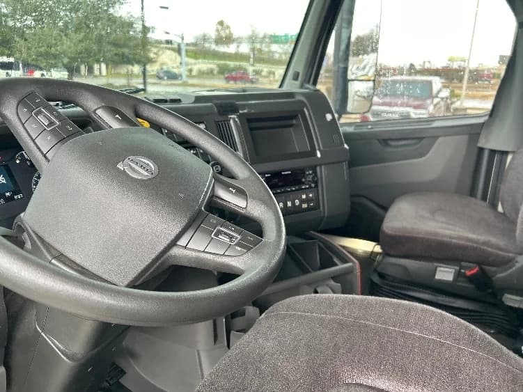 2023 Volvo VNL 760 in Houston, TX — photo 10