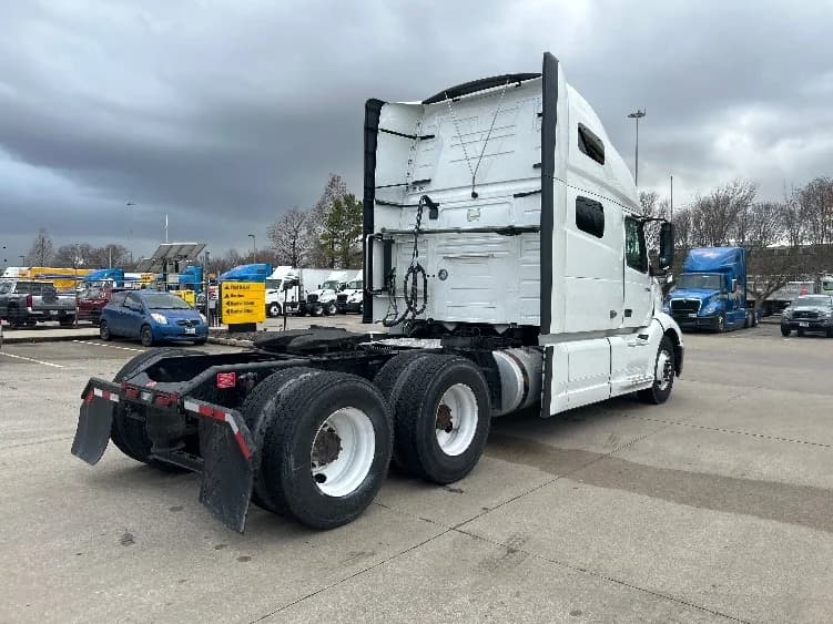 2023 Volvo VNL 760 in Houston, TX — photo 7