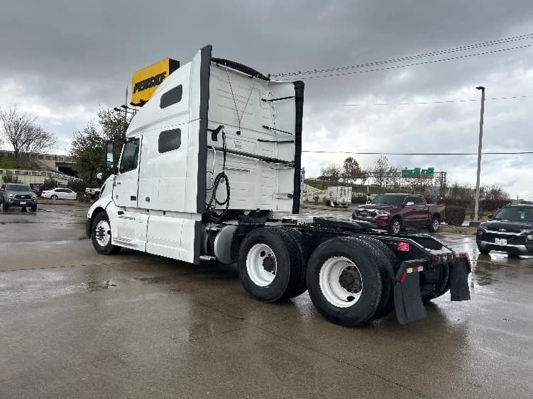 2023 Volvo VNL 760 in Houston, TX — photo 5