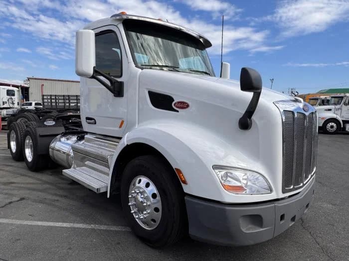 2021 Peterbilt 579 in Los Angeles, CA — photo 4