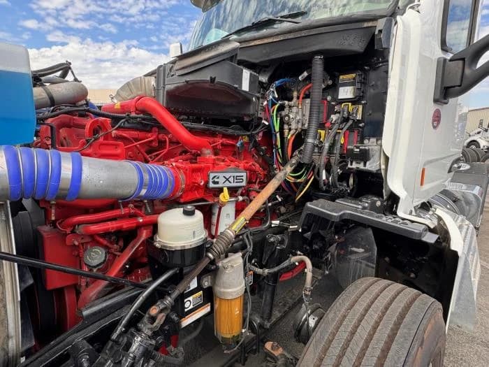 2021 Peterbilt 579 in Los Angeles, CA — photo 10