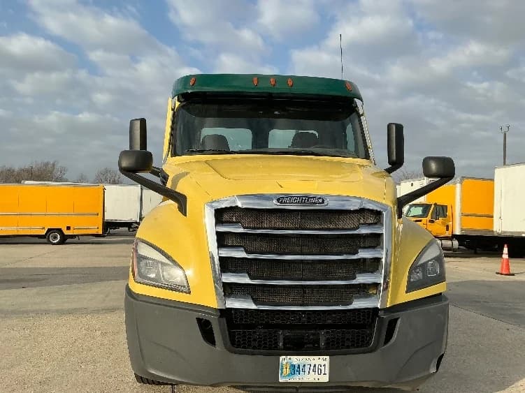 2021 Freightliner Cascadia in Hammond, LA — photo 2