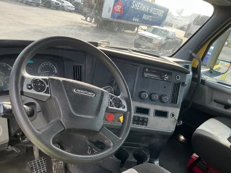 2021 Freightliner Cascadia in Hammond, LA — photo 10