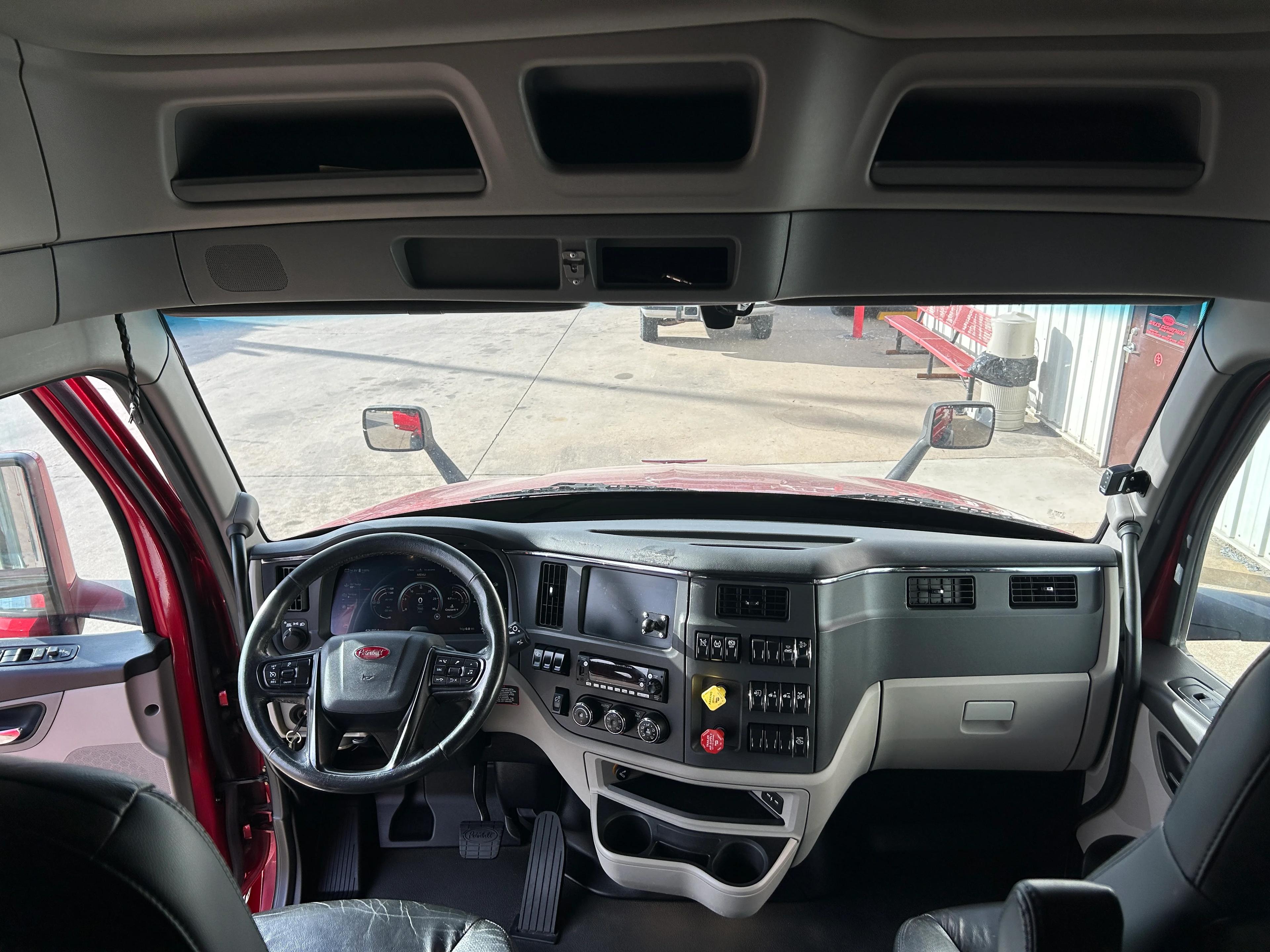 2023 Peterbilt 579 in Joplin, MO — photo 16