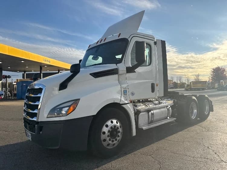 2020 Freightliner Cascadia in Chicago (Melrose Park), IL