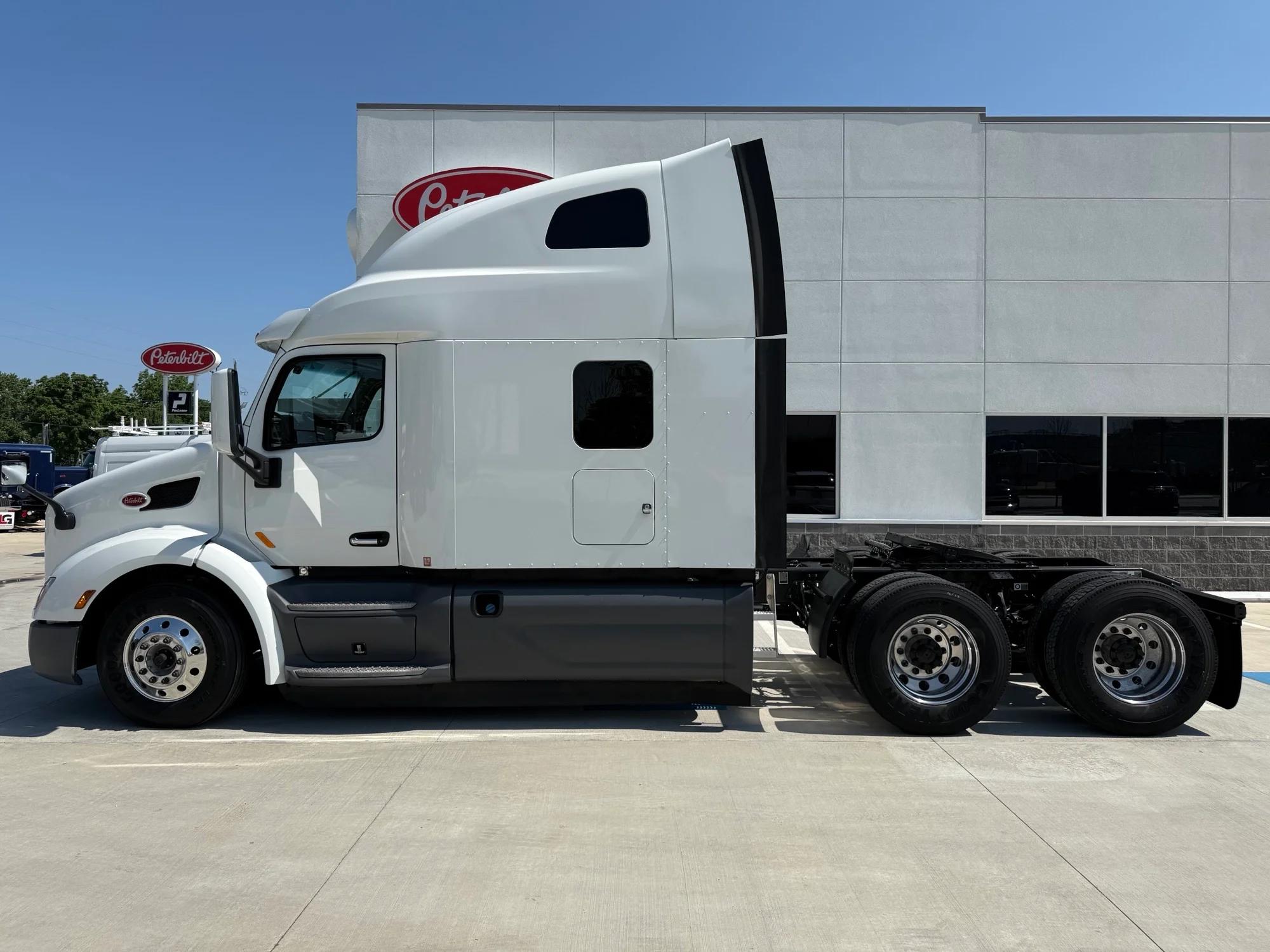 2021 Peterbilt 579 in Lowell, AR — photo 2