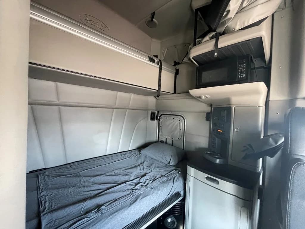 2023 Peterbilt 579 in Springfield, MO — photo 15