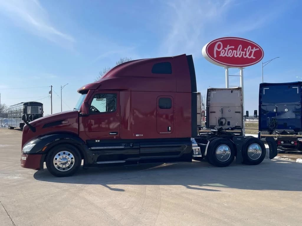 2023 Peterbilt 579 in Springfield, MO — photo 2