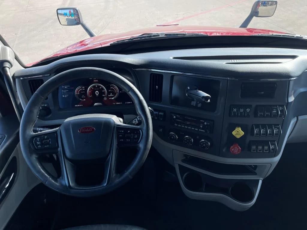 2023 Peterbilt 579 in Springfield, MO — photo 12