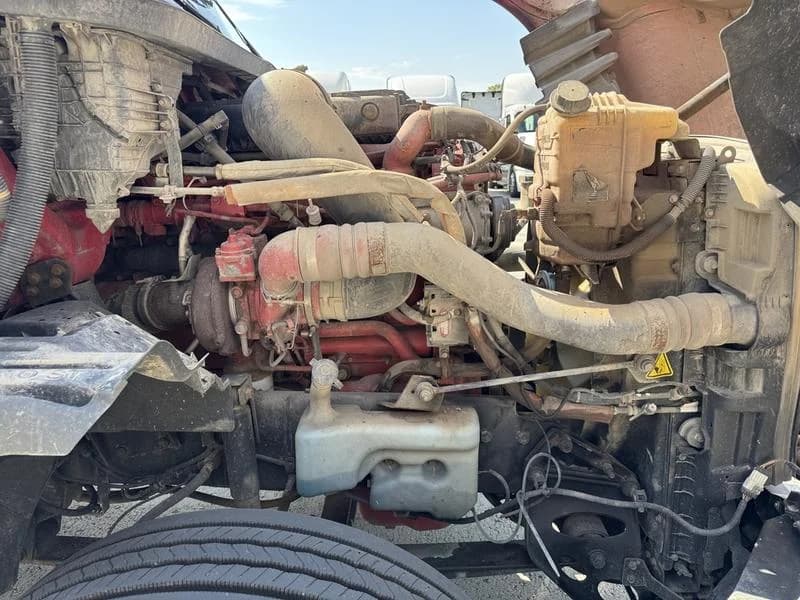 2018 International LT in Columbus, OH — photo 12