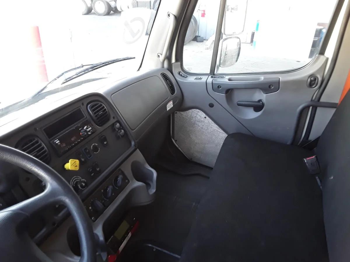2020 Freightliner M2 106 in Hilliard, OH — photo 8