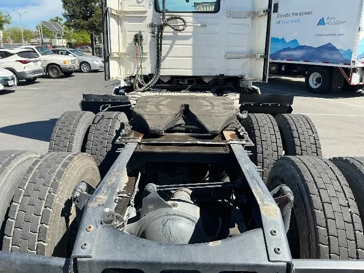2019 Volvo VNL 300 in West Sacramento, CA — photo 6