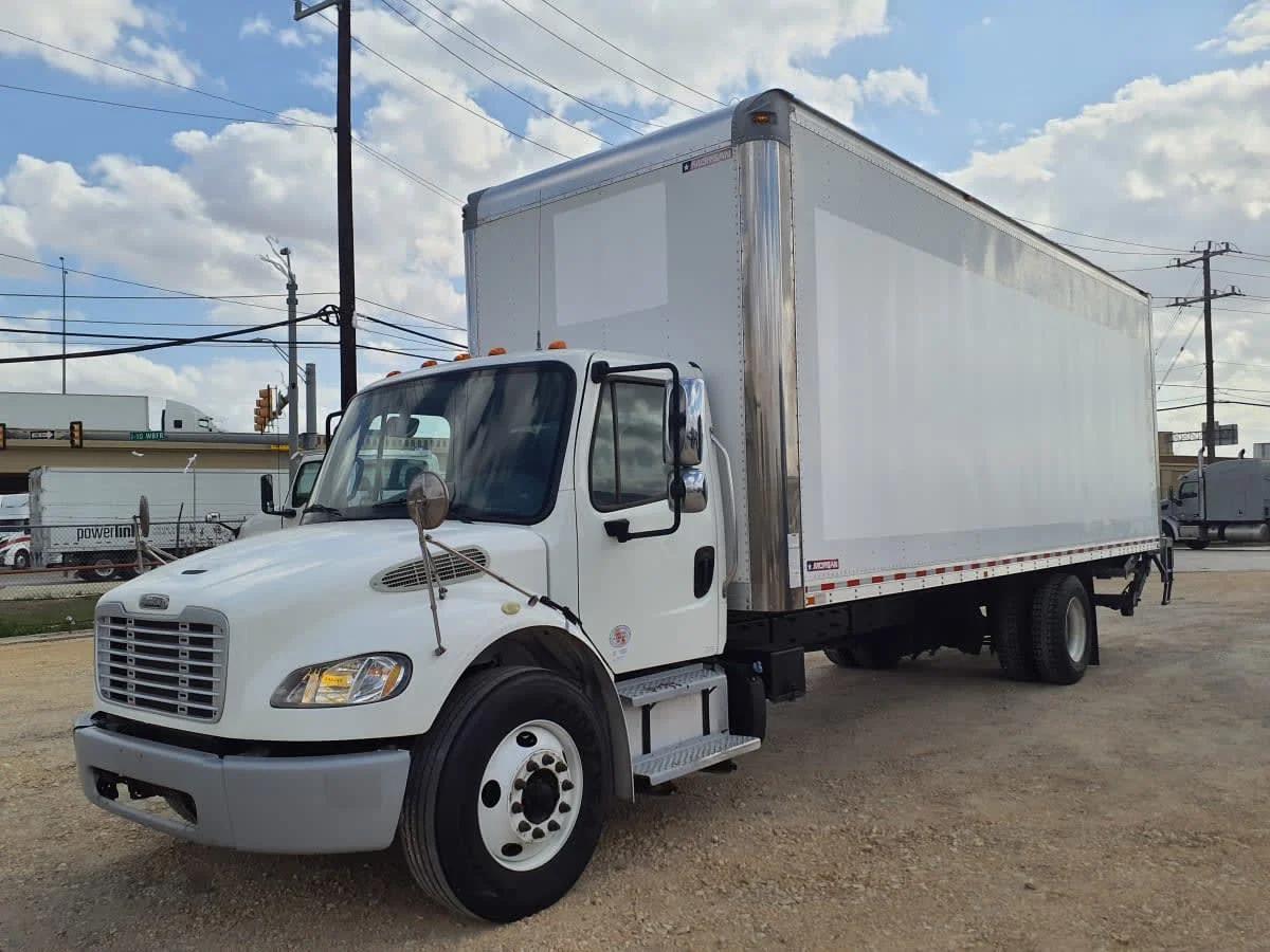 2020 Freightliner M2 106 in Converse, TX — photo 3