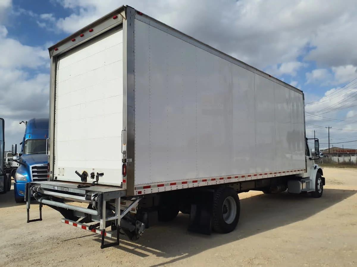 2020 Freightliner M2 106 in Converse, TX — photo 4
