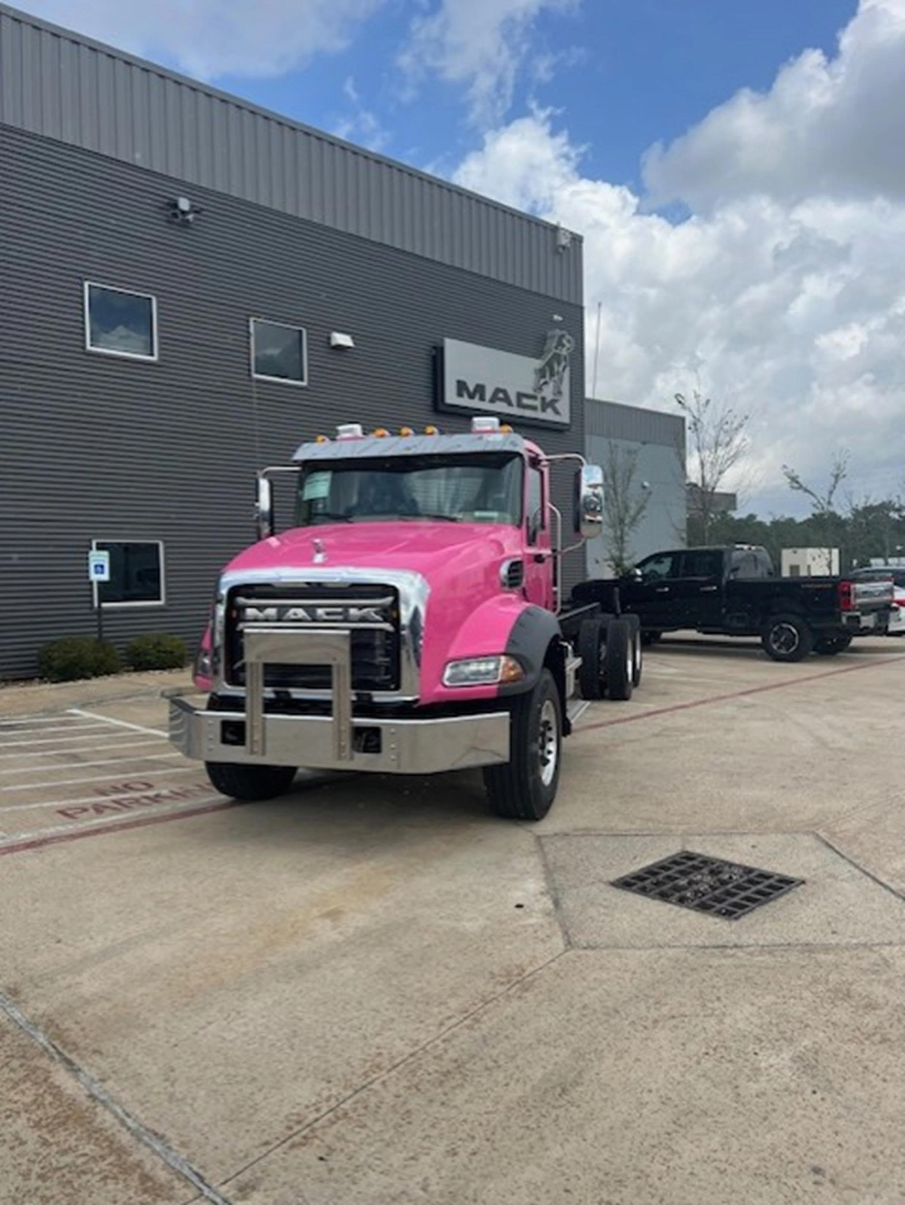 2027 Mack in HOUSTON, TX — photo 3